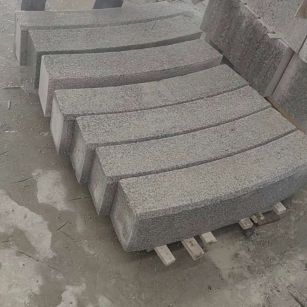 河北芝麻白弧形路牙石