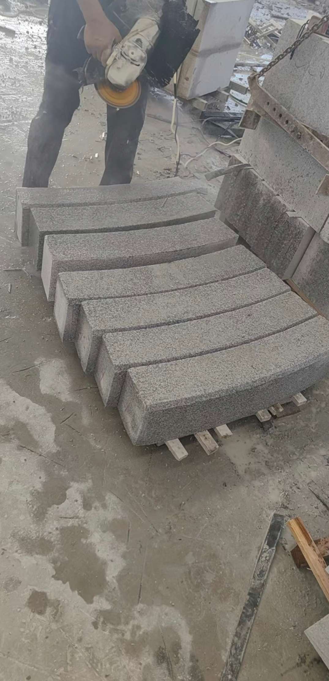 河北芝麻白弧形路牙石